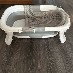 Collapsible baby bath tub